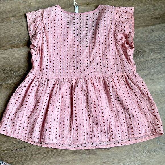 NWT ePretty Summer Fashion V-Neck Eyelet Shirt Sizes S and L - Picture 4 of 4